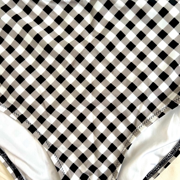Old Navy Highwaisted Swimsuit Bottom - Black & White Gingham MEDIUM - Picture 2 of 3